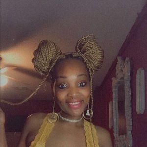 Meet your Posher, Roxanna